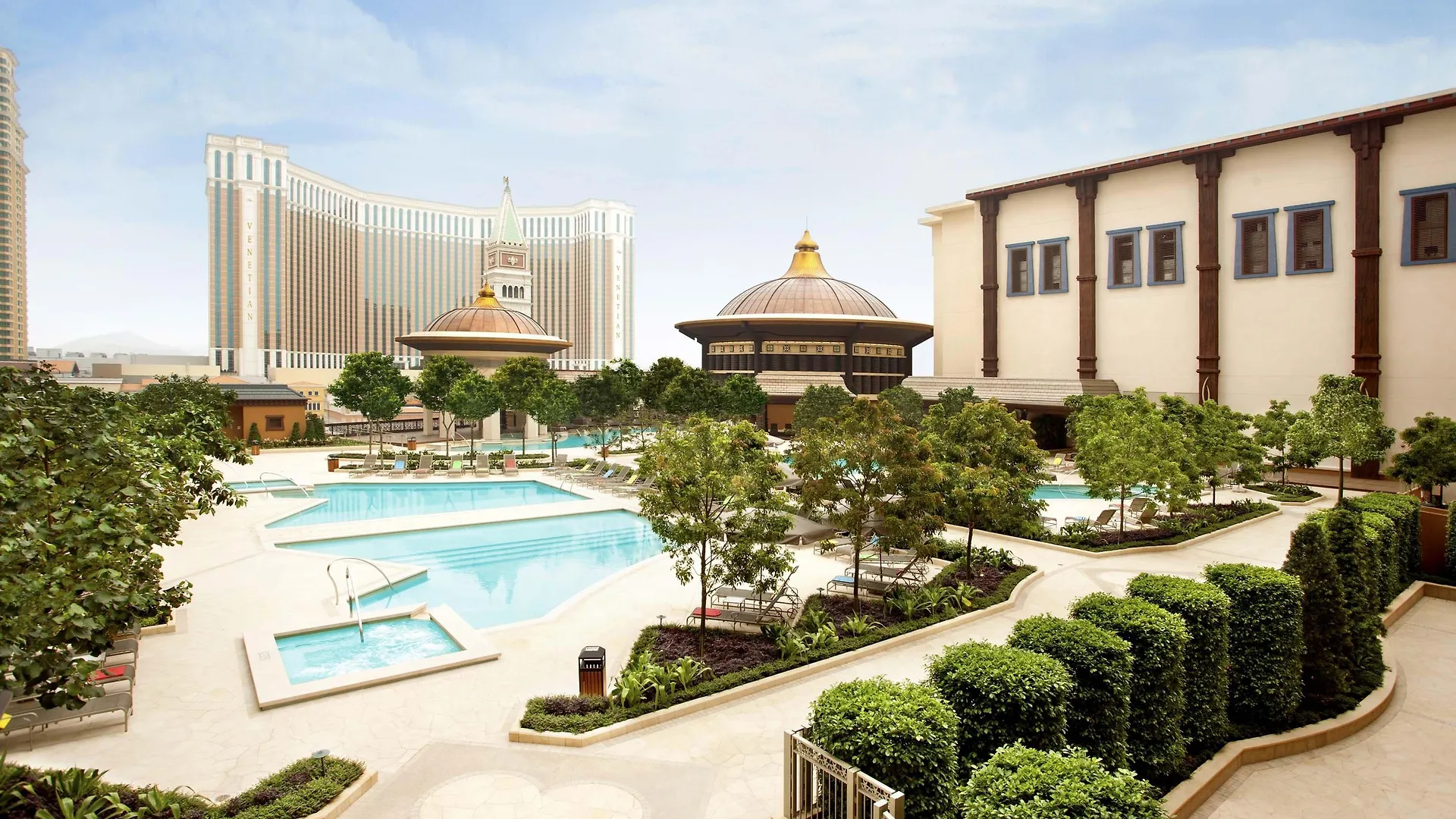 Holiday Inn Macao Cotai Central 4*, Macau